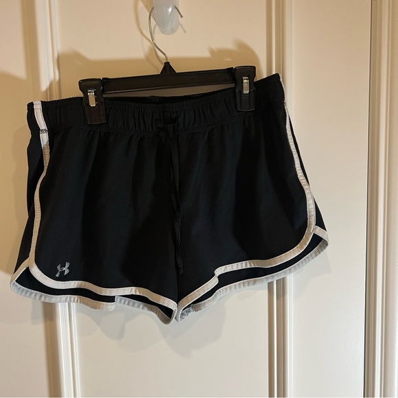 Under Armour Pants - 🍉Under Armour - Black Cotton Blend Shorts - M